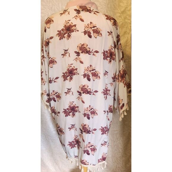 C21 Burgundy and peach floral kimono with fringe trim - Picture 2 of 15